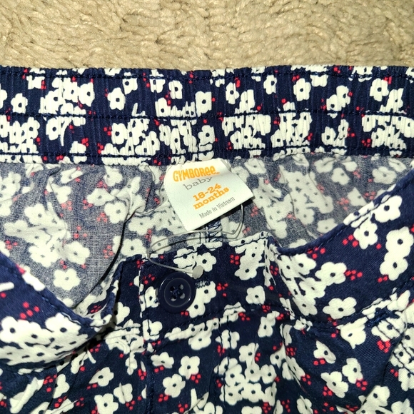 Gymboree shorts with flowers - Picture 3 of 3